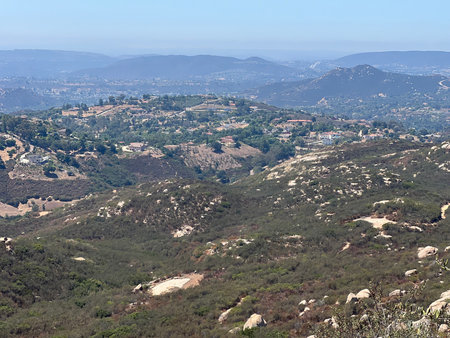 Scenic View of Rolling Hills and Valleys Under a Clear Blue Sky in Southern California During Middayの写真素材