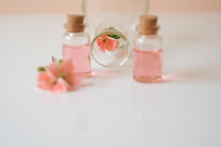  laboratory experiment and research with leaf, oil and ingredient  extract for natural beauty  and organic skincare product package,bio science concept. alternative medicine. spaの写真素材