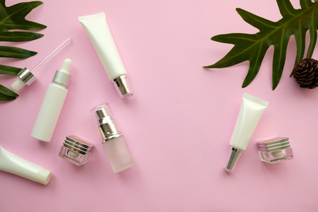natural cosmetic makeup , organic skincare serum product packaging with leaves herb on nature beauty concept, herb bio and spa concept.pink background.の写真素材