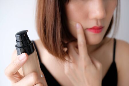 Young asian beauty blogger influencer show make up tutorial .cosmetic skincare concept for social media.の写真素材