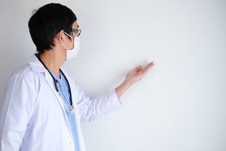 doctor hold the board for healthcare data information to people with the coronavirus and fighting Covid-19.の写真素材