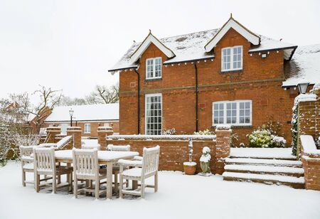 House and patio in snow in winter in England, UKの素材 [FY310130101135]