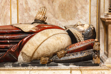 WELLS, UK - October 07, 2011. Tomb effigy of John Still, Bishop of Bath and Wells. Statue in Wells Cathedral Englandのeditorial素材