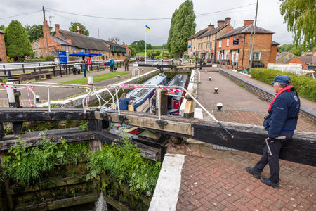 NORTHAMPTONSHIRE, UK - May 25, 2022. Lock keeper, a female volunteer operates the lock at Stoke Bruerne, a historic village on the Grand Union Canalのeditorial素材
