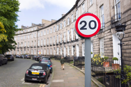 20mph speed limit sign on Royal Circus, Edinburgh, Scotland, UK. Part of a move toward 20 mph speed restriction in UK urban areas.の写真素材