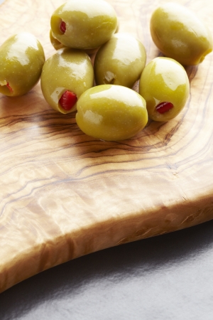 Green olives on olive wood platterの写真素材