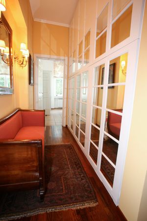 Seat in corridor with built-in wardrobe with mirrorsの写真素材