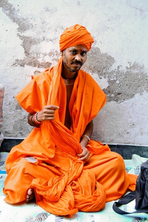 DELHI - SEPTEMBER 22:  Sikh fixing his turban at temple on September 22, 2007 in Delhi, India. The...