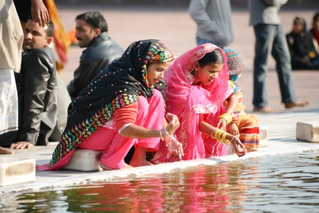 DEHLI - FEBRUARY 11. Young women dressed in traditional clothing at Jama Masjid mosque on February 11, 2008 in Dehli, India. It's the largest mosque in India with millions of visitors each year.のeditorial素材