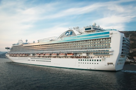 DUBROVNIK - SEPTEMBER 27: Ruby Princess Cruiser leaving the harbour on September 27, 2011 in Dubrovnik, Croatia. The ship is 290m long and a capacity of over 4000 people.のeditorial素材