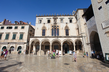 DUBROVNIK - SEPTEMBER 28: Tourists enjoying the old town September 28, 2011 in Dubrovnik, Croatia. It is the main tourist destination on the Adriatic coast.のeditorial素材