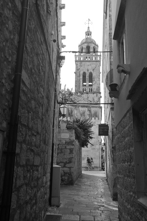 KORCULA - SEPTEMBER 27: Alleyway in the old town on September 27, 2011 in Korcula, Croatia. Korcula is known as the town in which Marco Polo was born.のeditorial素材