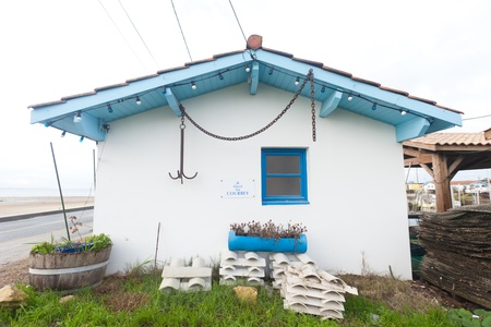 little house where oysters are stored and packaged for saleのeditorial素材