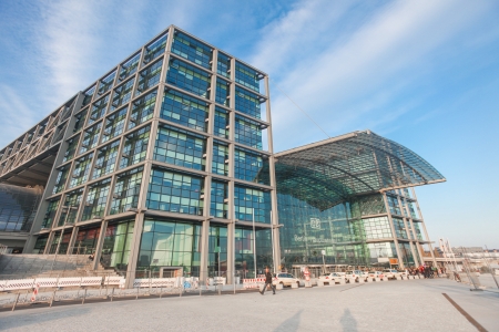 BERLIN, GERMANY - NOVEMBER 2, 2011: Exterior view of the main railway station  on November 2, 2011 in Berlin, Germany. Daily number of passengers is estimated to be at 350,000.のeditorial素材