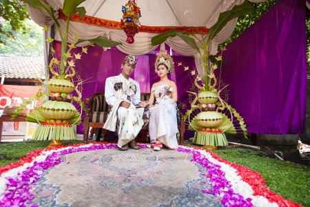 BALI - FEBRUARY 11. Couple enacting wedding scene in preparation for religious ceremony on February 11, 2012 in Bali, Indonesia. Most Balinese get married in their early 20s.のeditorial素材