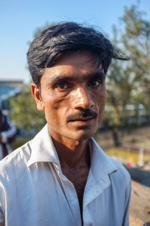 MUMBAI, INDIA - 08 JANUARY 2015: Unidentified indian man posing on the streets of Mumbai on January 08, 2015 in Mumbai.のeditorial素材