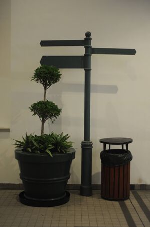 Empty Road Sign, green in colorの写真素材