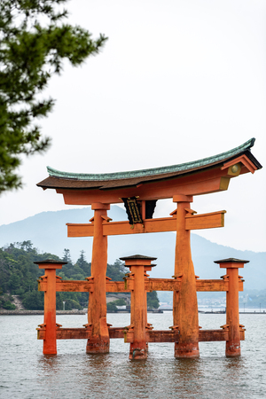 The "Itsukushima Jinja" Shrine floating Torii Gate off the coast of the island of Miyajima, Hatsukaichi City, Hiroshima Prefecture, Japanのeditorial素材