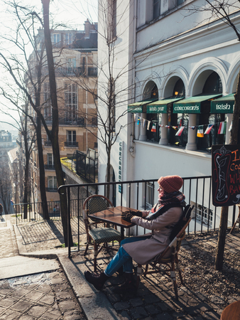 PARIS, FRANCE - JANUARY 17, 2017: Tourists on the street at Momartre district in Paris.のeditorial素材