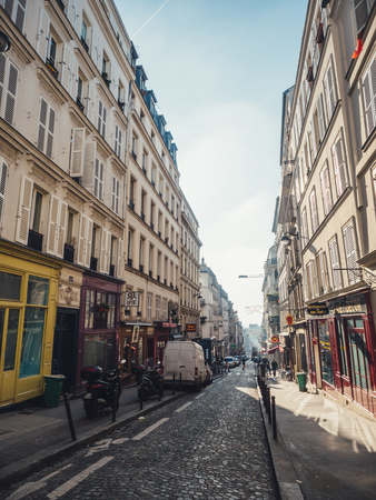 PARIS, FRANCE - JANUARY 17, 2017: Tourists on the street at Momartre district in Paris.のeditorial素材