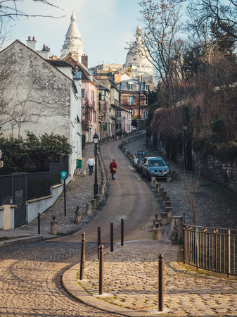 PARIS, FRANCE - JANUARY 17, 2017: The street at Momartre district in Paris.のeditorial素材