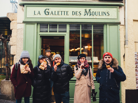 PARIS, FRANCE - JANUARY 17, 2017: Tourists on the street at Momartre district in Paris.のeditorial素材