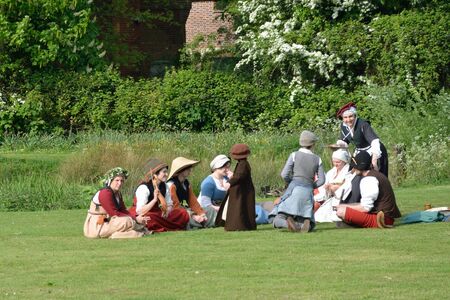 Elizabethan ladies having picnic