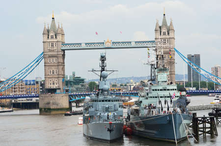 Tower bridge with HMS Belfast in foregroundのeditorial素材