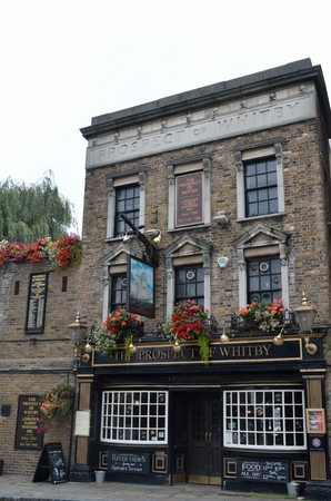 WAPPING LONDON UK  Prospect of Whitby Wapping 16 September 2014のeditorial素材