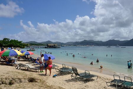ST LUCIA CARIBBEAN 17  January  2015:  Holidaymakers enjoying the beachのeditorial素材