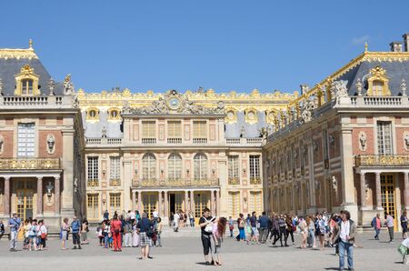 VERSAILLES PARIS FRANCE 6 JUNE  2015:  Entrance Courtyard at Palace of Versaillesのeditorial素材