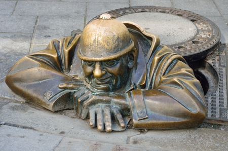 BRATISLAVA SLOVAKIA 31AUGUST  2015: Man at work statueのeditorial素材