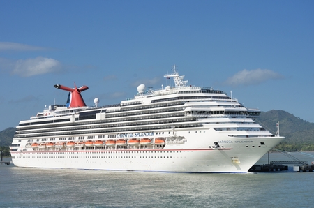 AMBER COVE DOMINICAN REPUBLIC  16 FEBRUARY  2016: Carnival Splendor Cruise shipのeditorial素材