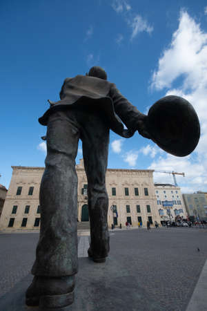 Valleta Malta- 8 February 2020:  Statue of Manuel Dimech with Office of the Prime Minister in the Backgroundのeditorial素材