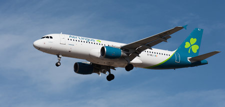 Tenerife, Spain January 13 st, 2024. Airbus A320-214 Aer Lingus Airlines flies in the blue sky. Landing at Tenerife Airportのeditorial素材