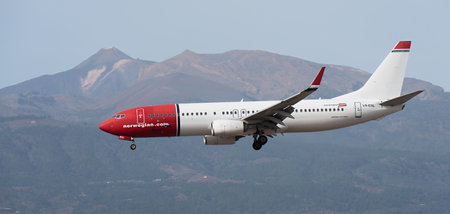 Tenerife, Spain January 13th, 2024. Boeing 737-8JP Norwegian Airlines flies in the blue sky. Landing at Tenerife Airport. El Teide volcano in the backgroundのeditorial素材