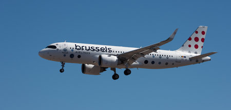 Tenerife, Spain May 4th, 2024. Airbus A320-251N Brussels Airlines flies in the blue sky. Landing at Tenerife Airportのeditorial素材