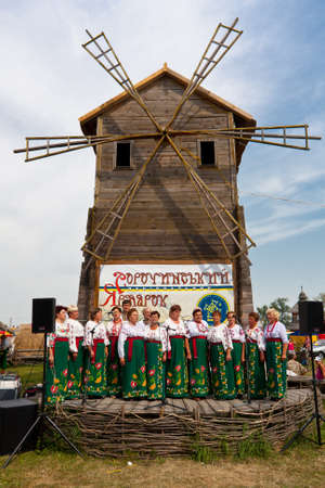 Ukraininan tradition songs - Sorochinskaya yarmarka in Ukraine, take in Sorochono, 08 aug 2008のeditorial素材