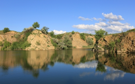 Rocky shore on blue lakeの写真素材