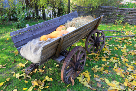 Traditional ukraininan vintage wiiden cartの写真素材
