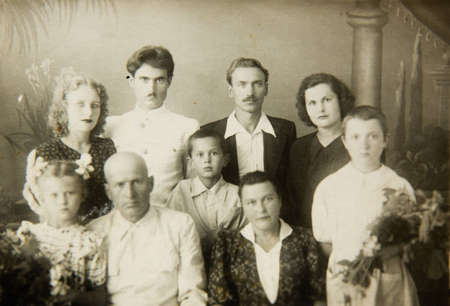 An old photo which shows a familyのeditorial素材