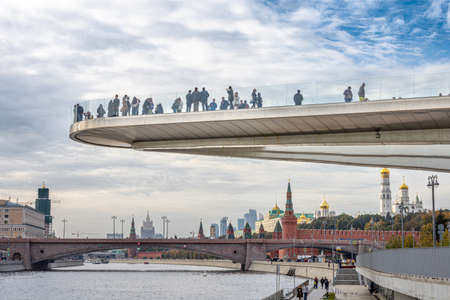 The floating bridge with people above Moscow river in the park Zaryadye near Red Square. Landscape Floating pedestrian Bridge Zaryadye park, in front of the Moscow Kremlin, Russiaの写真素材
