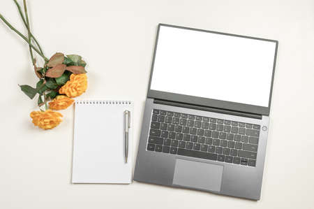 Minimal workplace mockup with laptop and blank notepad on white table. top view. mockup laptop, coffee, notebook and notepad on office desk, Top view tableの写真素材