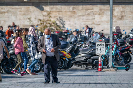 ISTANBUL, TURKEY - OCTOBER 12 ,2021: Elderly mature grandfather pensioner getting lost in big citys. enile dementiaのeditorial素材