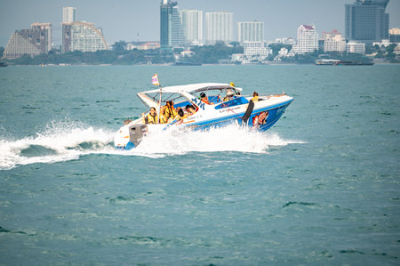 Pattaya, Thailand - February 04, 2023: Tourist speedboats at sea, Koh Lan - Pattaya Thailand. Speedboat transports tourists from pattaya to ko larn island like ferryのeditorial素材