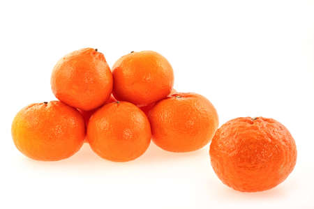 Ripe fresh tangerines spread out to a white backgroundの写真素材