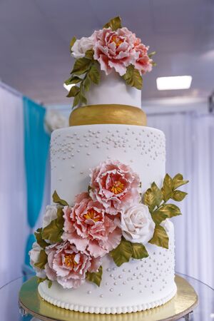 wedding cakes beautifully decorated delicious thingsの写真素材
