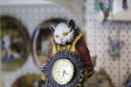 MINSK, BELARUS - OCTOBER 10, 2017: SOUVENIRS IN THE FORM OF CATS ARE SOLD ON SHELVES IN THE STORE OF GIFTSのeditorial素材