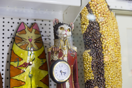 MINSK, BELARUS - OCTOBER 10, 2017: SOUVENIRS IN THE FORM OF CATS ARE SOLD ON SHELVES IN THE STORE OF GIFTSのeditorial素材