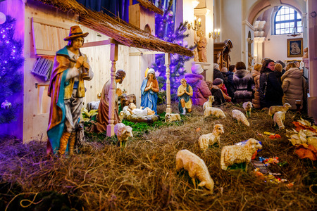 MINSK, BELARUS - DECEMBER 25, 2017: CHRISTMAS CATHOLIC SPIRITUAL SERVICES HELD IN THE CHURCHのeditorial素材